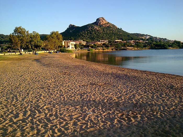 girolata-stephane-Détente prs d'Olbia Sardeigne -Plage noire lumineuse